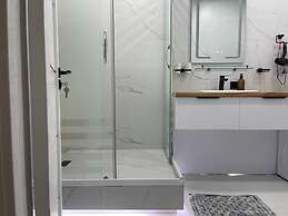 Akay city White studio