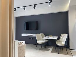Akay city White studio