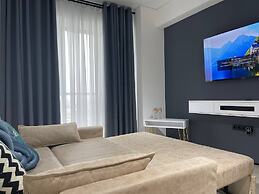 Akay city White studio
