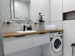 Akay city White studio