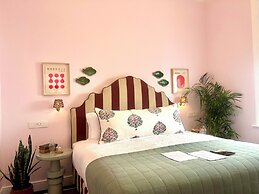 Petit Pineapple House Villa & Guesthouse