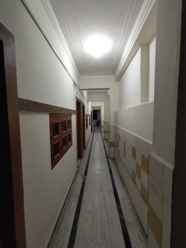 hotel yogeshwar