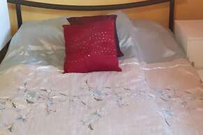 3-bed House Sleeps 4 With Free Parking
