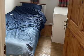 3-bed House Sleeps 4 With Free Parking