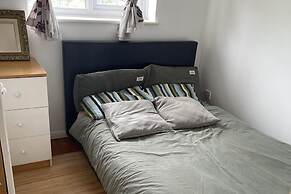 3-bed House Sleeps 4 With Free Parking