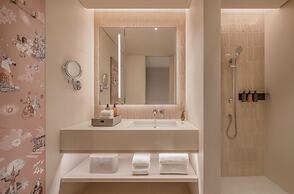 KROMO Bangkok, Curio Collection by Hilton