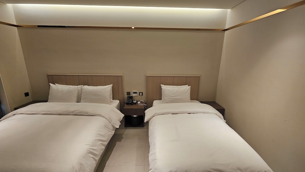 The Gleam Hotel
