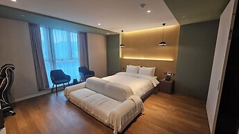 The Gleam Hotel
