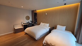 The Gleam Hotel