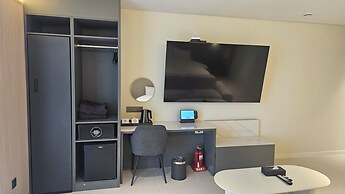 The Gleam Hotel