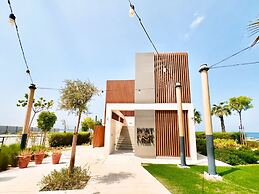 Contemporary La Mer 1BR w Beach Access