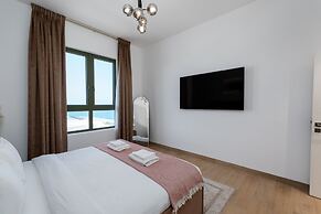 Contemporary La Mer 1BR w Beach Access