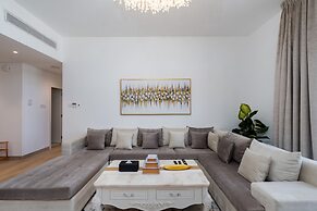 Contemporary La Mer 1BR w Beach Access