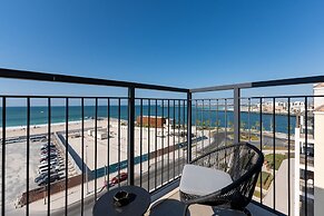 Contemporary La Mer 1BR w Beach Access