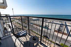 Contemporary La Mer 1BR w Beach Access