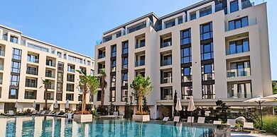 Azur Premium Resort