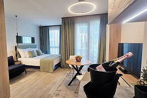 Azur Premium Resort