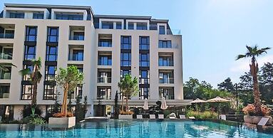 Azur Premium Resort