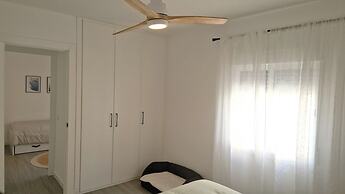 3 Bed Apt Sleep 6 - Pets, Balcony, Parking, Wifi