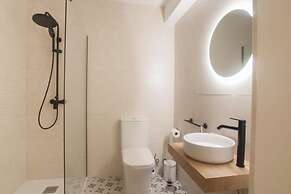 3 Bed Apt Sleep 6 - Pets, Balcony, Parking, Wifi