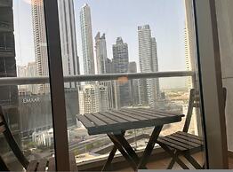 Stylish Studio With Balcony in Downtown Dubai