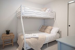 Q's Hideaway