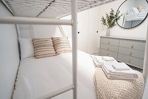 Q's Hideaway