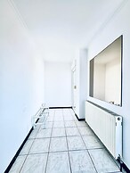 7 private Rooms in a spacious Villa