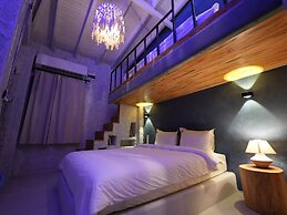 Chi House