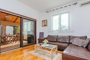 Holiday home Suric