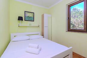 Holiday home Suric
