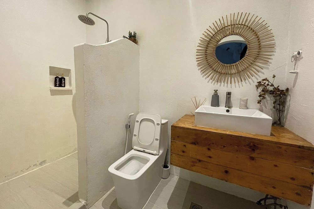 Sirom Beach House