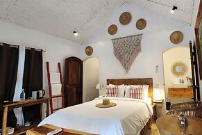 Sirom Beach House