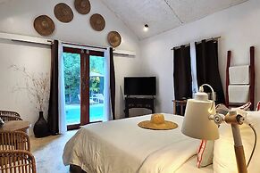 Sirom Beach House