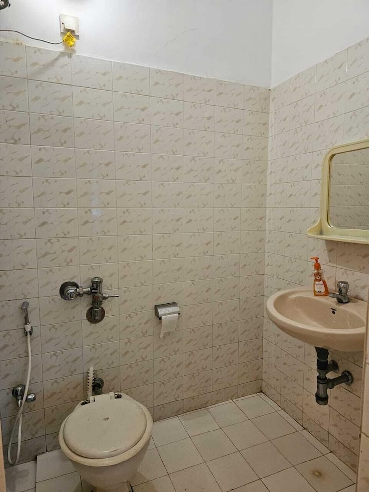 Casa De Abhishek - Breezy 2 BHK