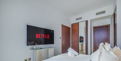 LUX The Marina Gate Sea View Suite 2