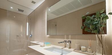 LUX The Marina Gate Sea View Suite 2