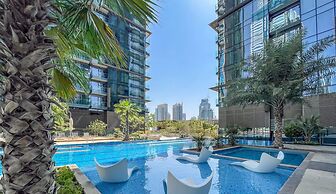 LUX The Marina Gate Sea View Suite 2