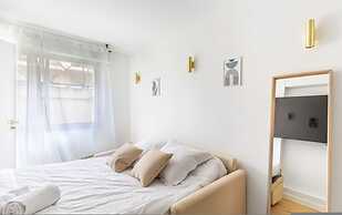 Lavie Maison Equipped Studio Chartrons
