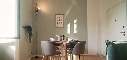 Elegant apt in Historical Building