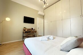 Elegant apt in Historical Building