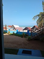 Golden Beach Hotel & Restaurant