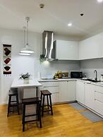 2 bedroom with 2 Balconies Skyline View