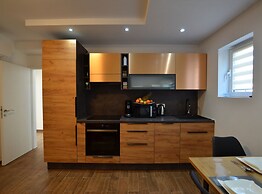 Warm and Welcoming Apartment With Balcony