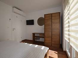 Warm and Welcoming Apartment With Balcony