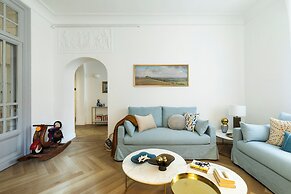 Belle Epoque House of Mirror