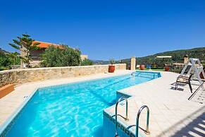 Countryside Apartment 2 With Shared Swimming Pool