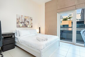 Spacious Studio in Bay Square by Bespoke
