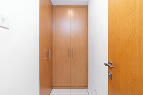 Spacious Studio in Bay Square by Bespoke