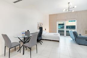 Spacious Studio in Bay Square by Bespoke